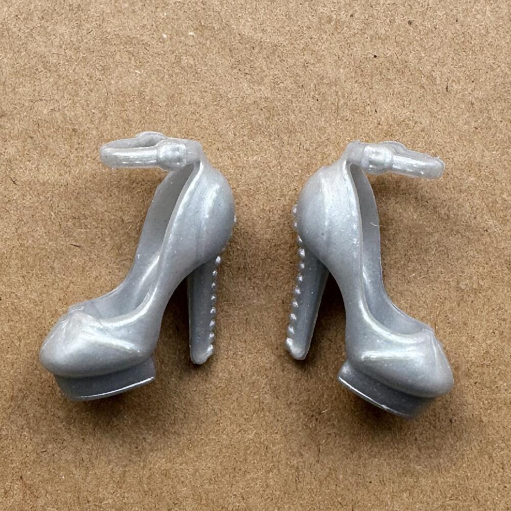 1/6 Maßstab Vintage High Heels – Vintage Collectible Barbies Bewertung und Preis
